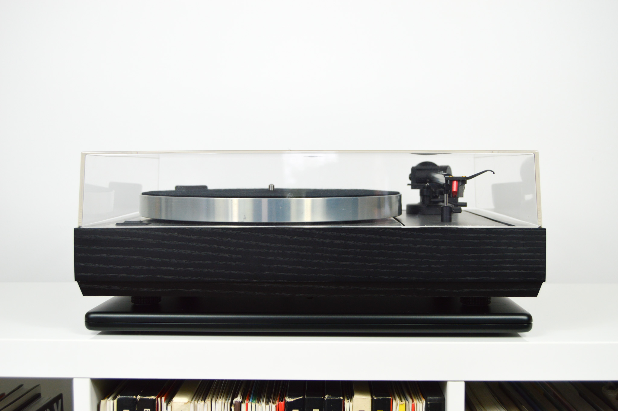 TCI Podium 3 suporting a turntable